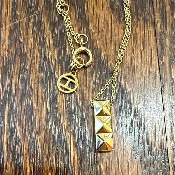 NWT Tommy Hilfiger Women's Gianna Gold-Tone Stainless Steel Pendant Necklace - Picture 10 of 10